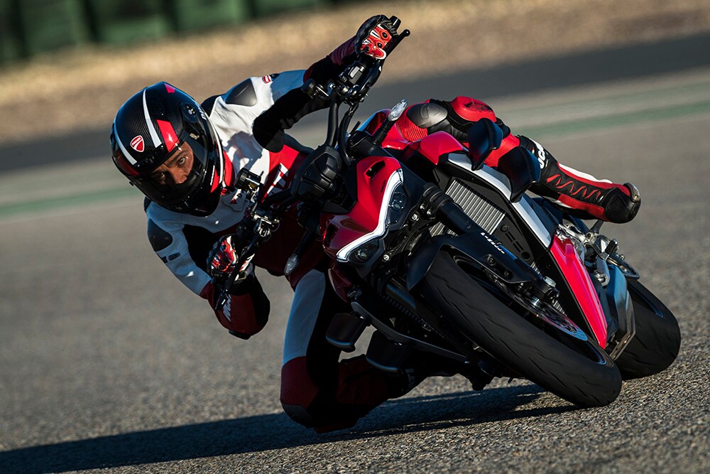 Motorräder von Ducati: Streetfighter V2