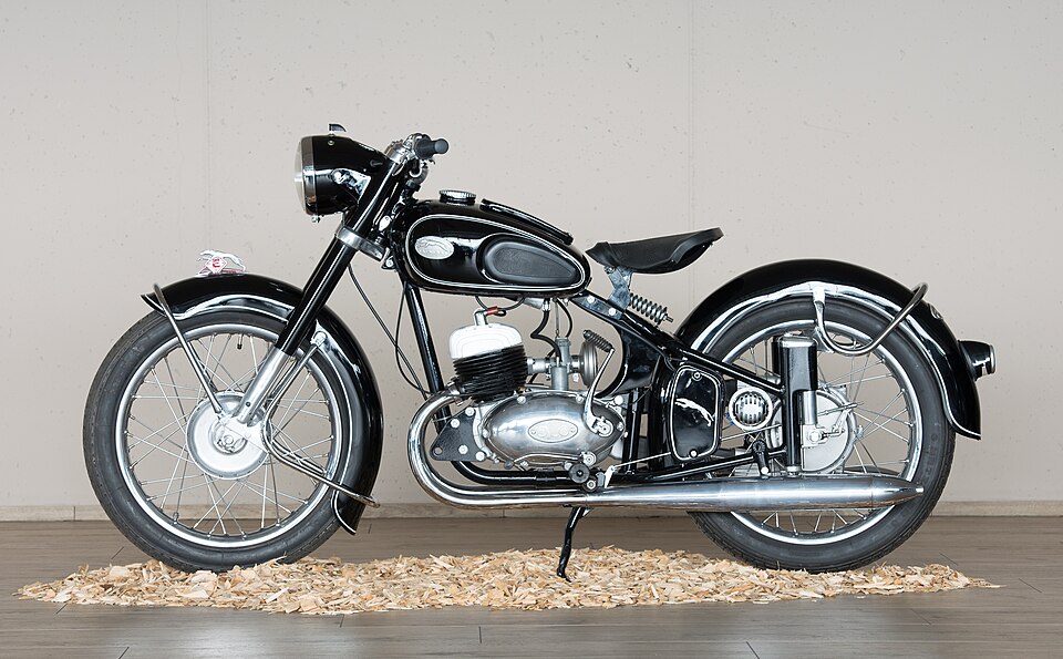 Motorrad-Fahrverhalten früher und heute, altest Motorrad